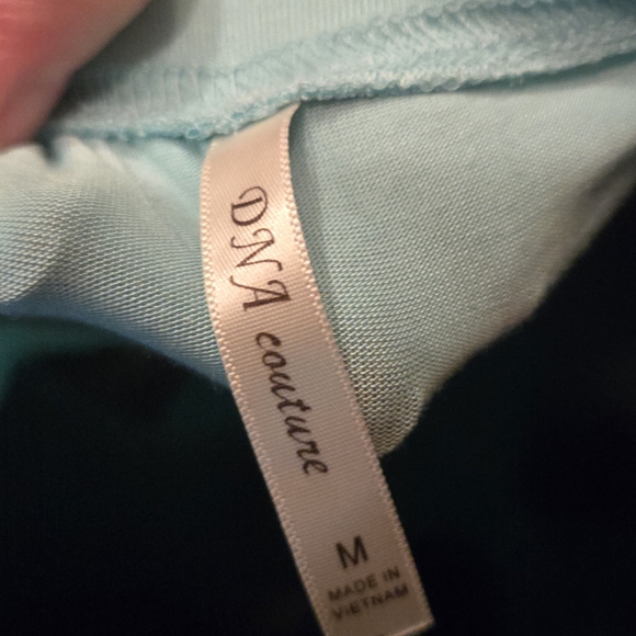 DNA Couture baby blue t-shirt tunic w/hankerchief hemline szM NWT - Picture 5 of 5